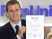 Bierhoff mit Diplom: Er beendete sein BWL-Studium 2002 an der Fernuni Hagen